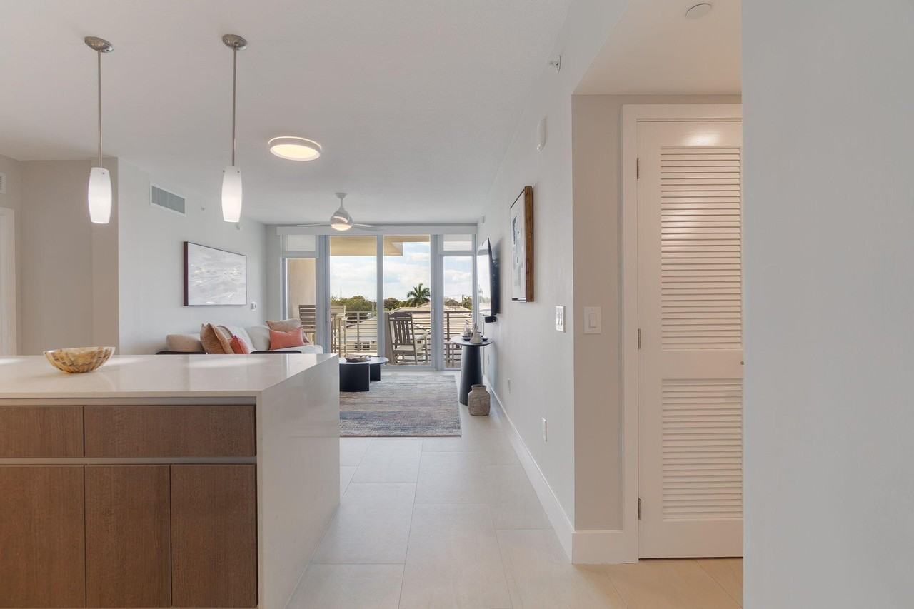 111 Se 1st Ave Apt 404 - Photo 5 of 50