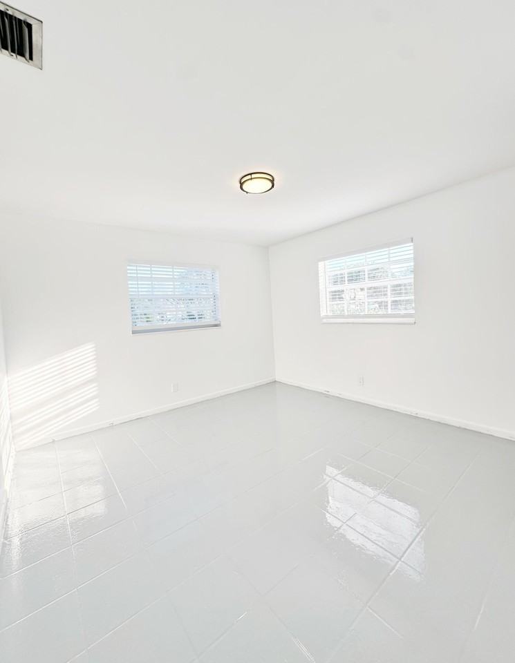 207 Huron Pl - Photo 4 of 9