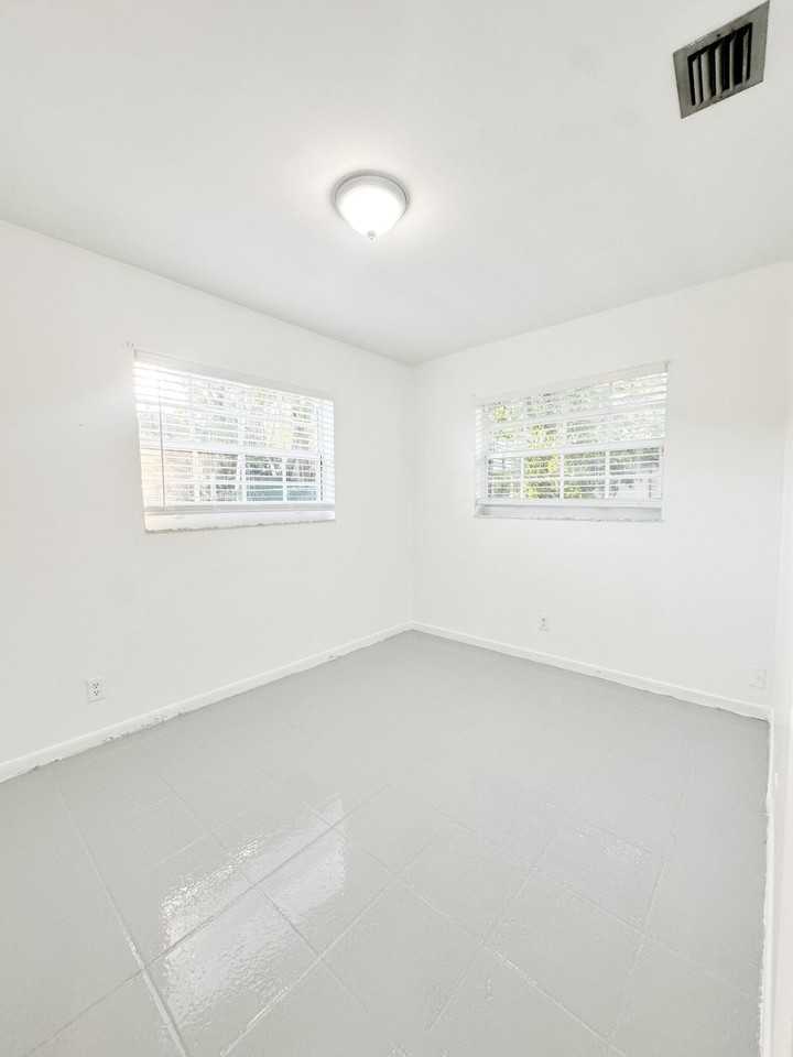 207 Huron Pl - Photo 6 of 9