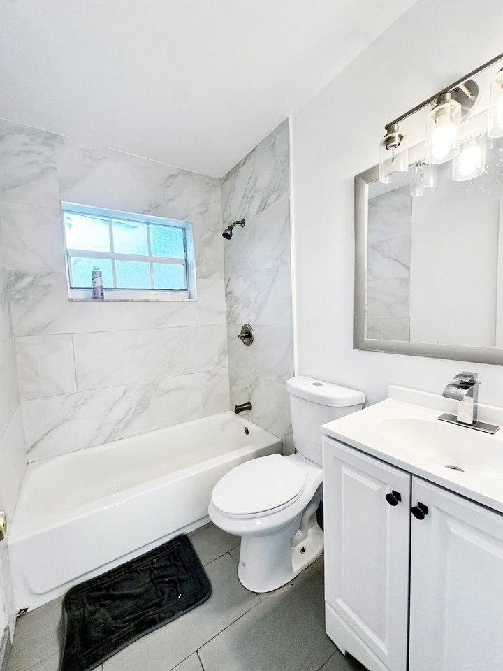 207 Huron Pl - Photo 7 of 9