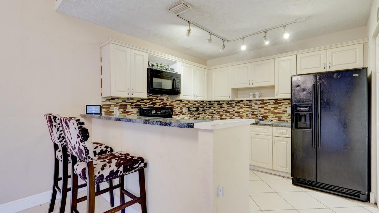 4782 Sunny Palm Cir Apt D - Photo 4 of 50