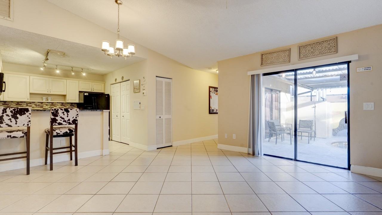 4782 Sunny Palm Cir Apt D - Photo 5 of 50