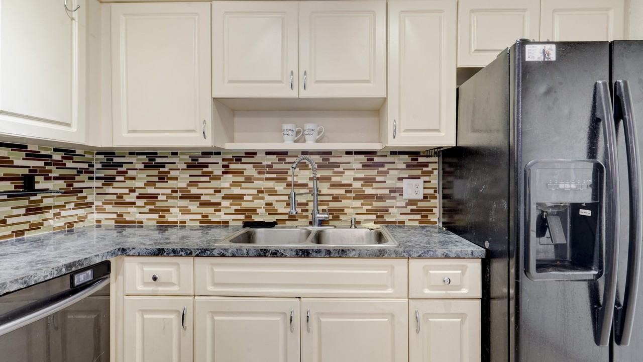 4782 Sunny Palm Cir Apt D - Photo 6 of 50