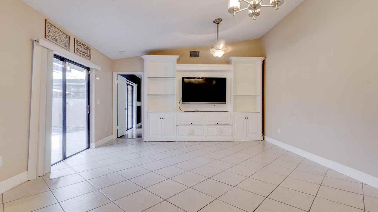 4782 Sunny Palm Cir Apt D - Photo 7 of 50