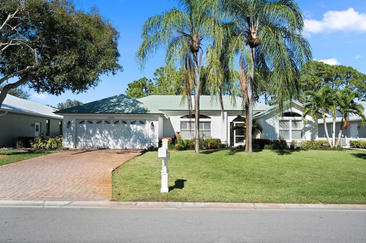 2245 Sw Oak Ridge Rd - Photo 2 of 32