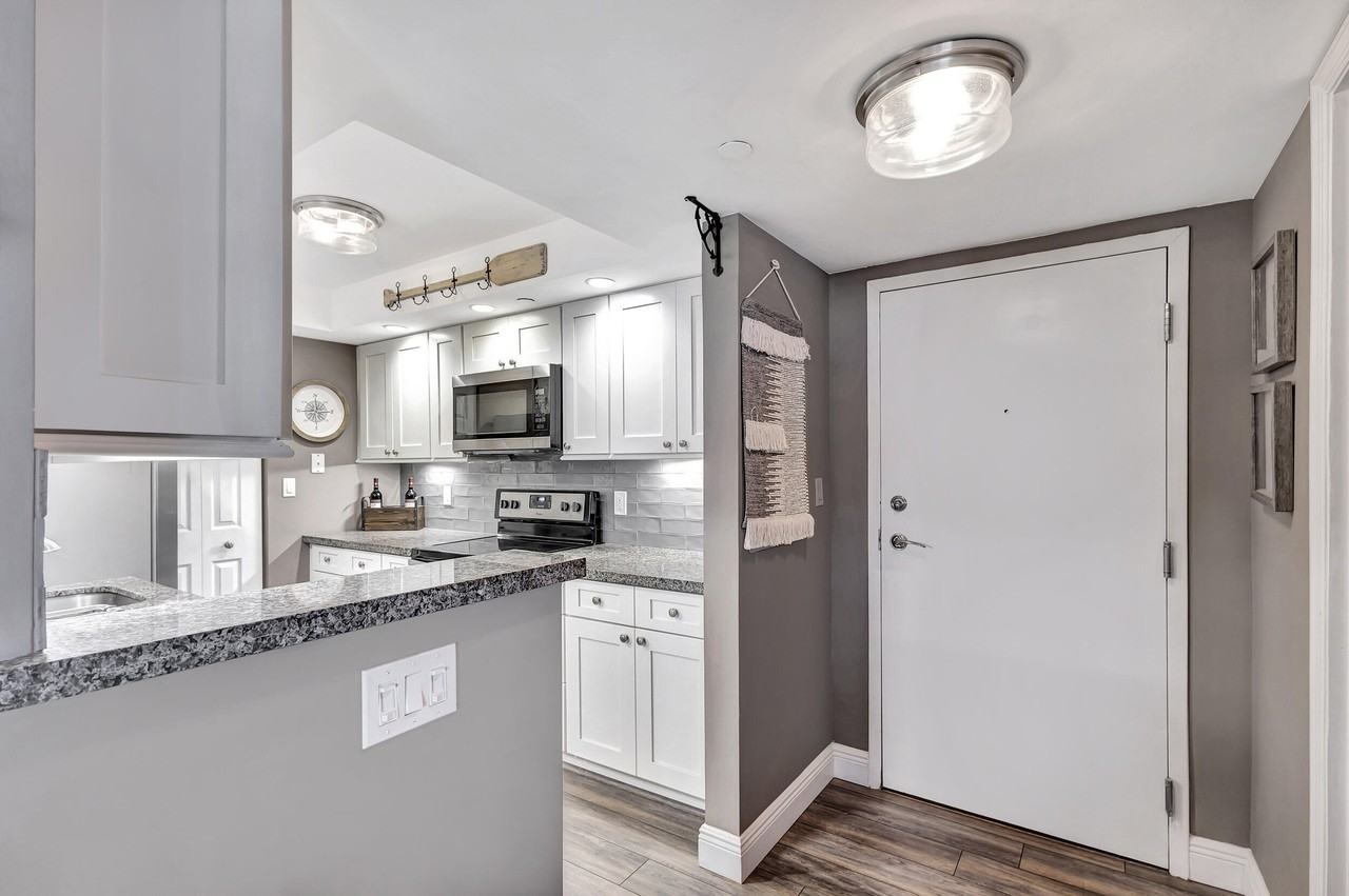 3000 N Ocean Dr Apt 17b - Photo 4 of 50