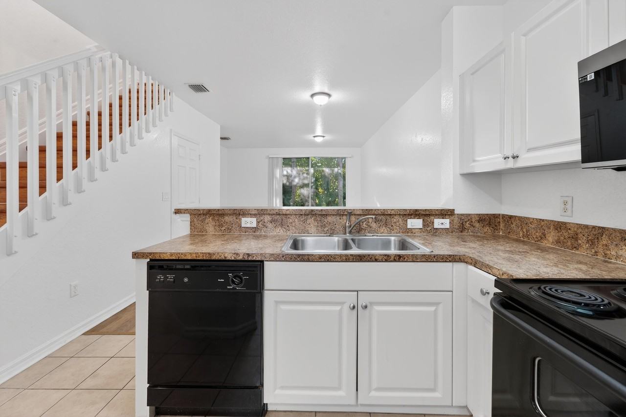 3635 Sonoma Dr - Photo 4 of 25