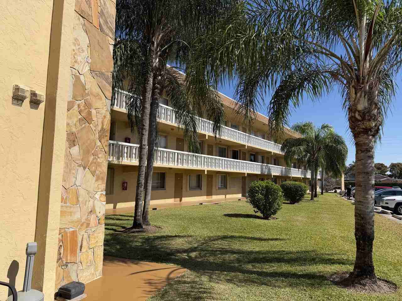 600 Village Green Ct Apt 219 - Photo 2 of 28