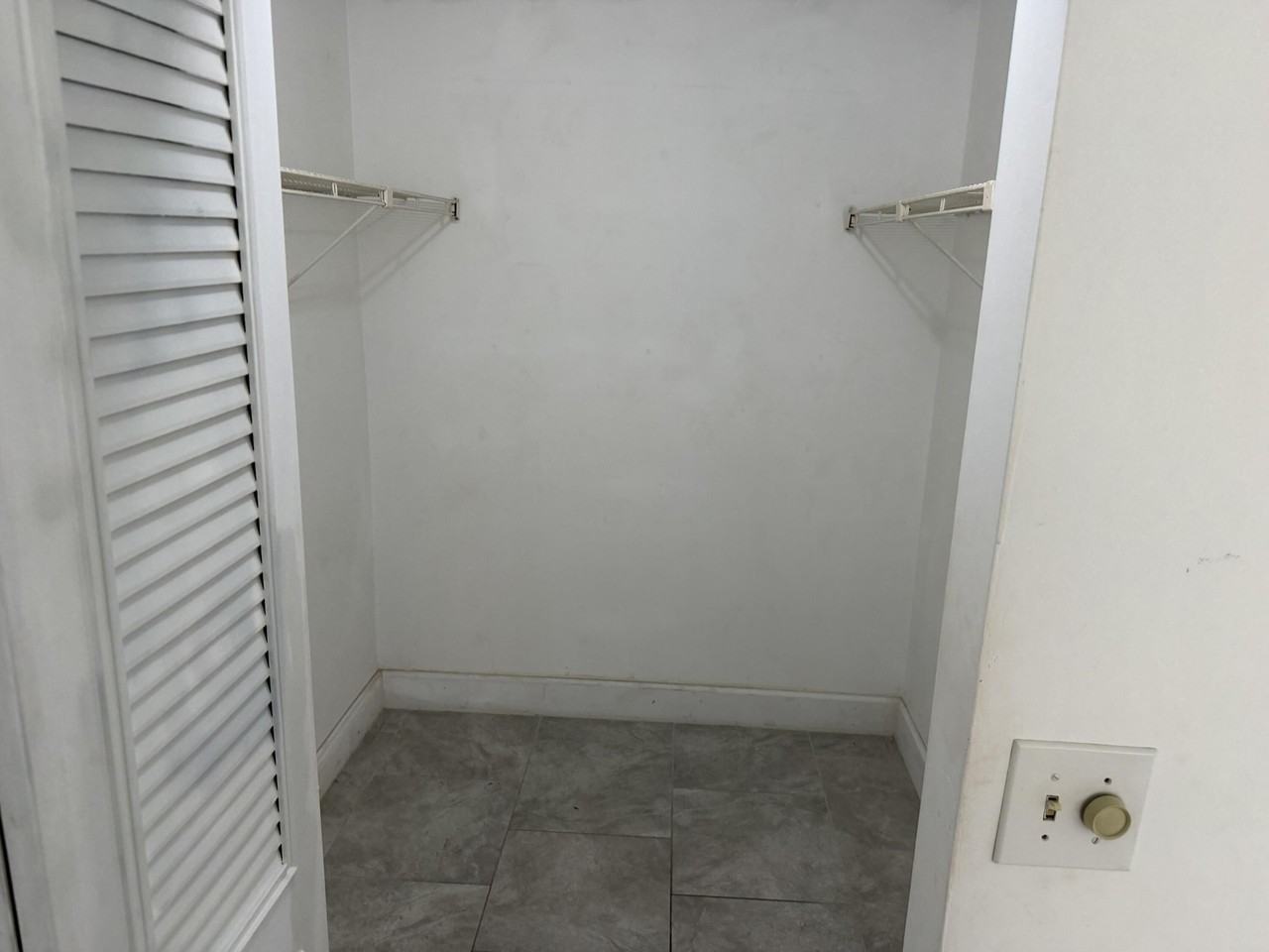 600 Village Green Ct Apt 219 - Photo 6 of 28