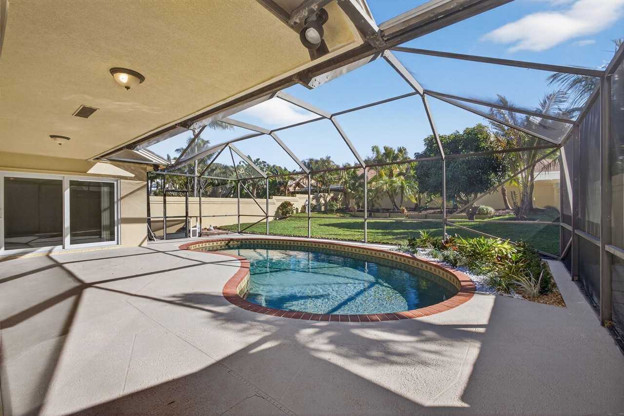 141 Cape Pointe Cir - Photo 2 of 31