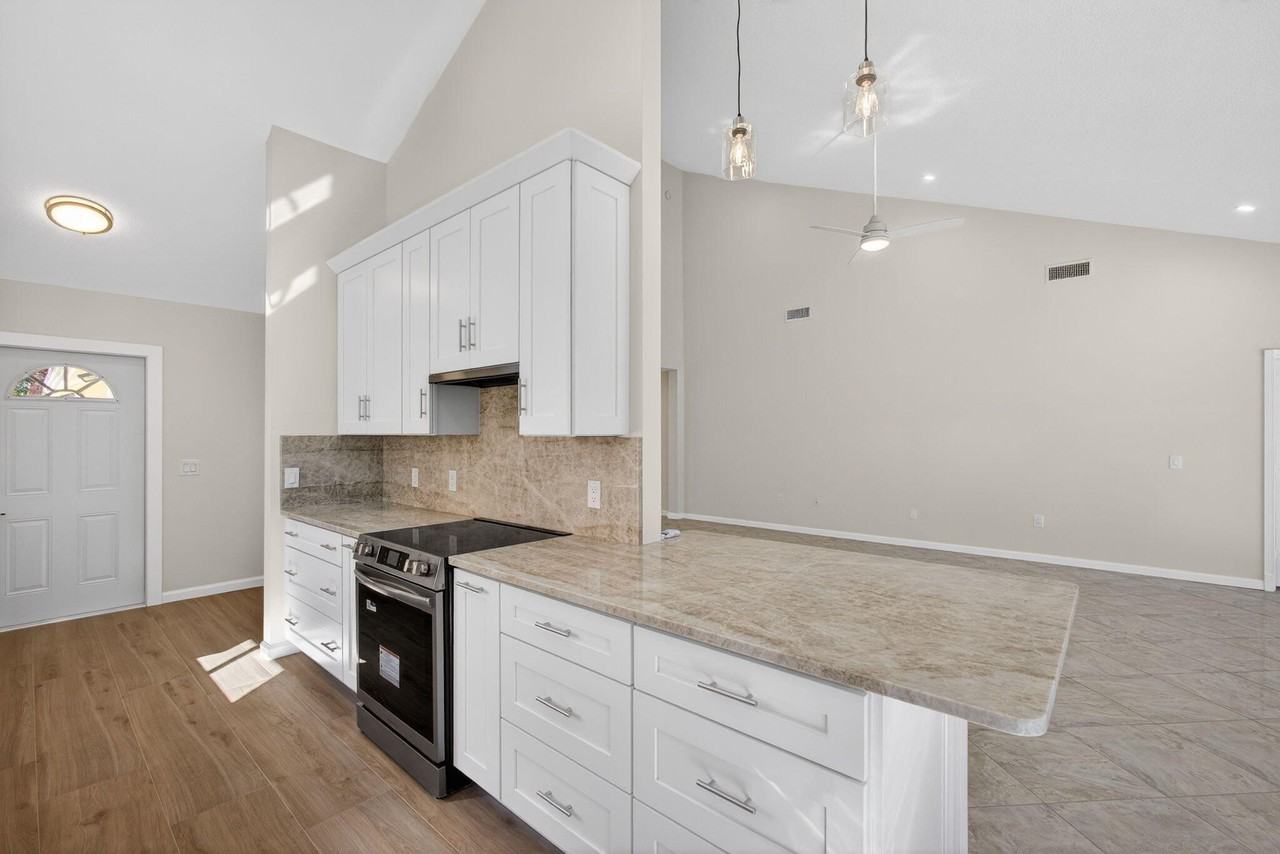 141 Cape Pointe Cir - Photo 7 of 31