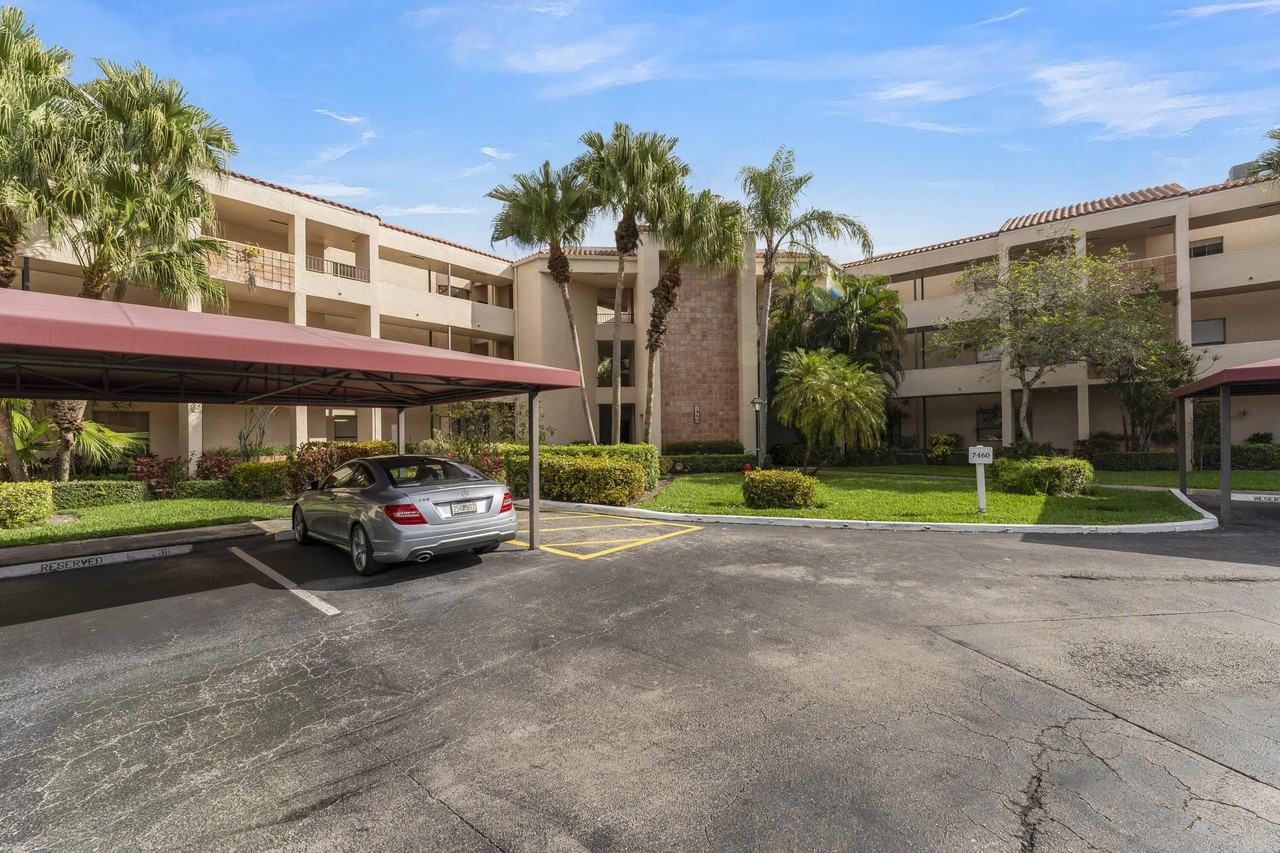 7460 La Paz Blvd Apt 309 - Photo 3 of 46