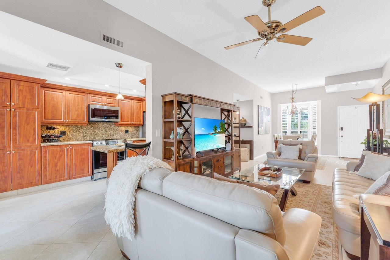7460 La Paz Blvd #309