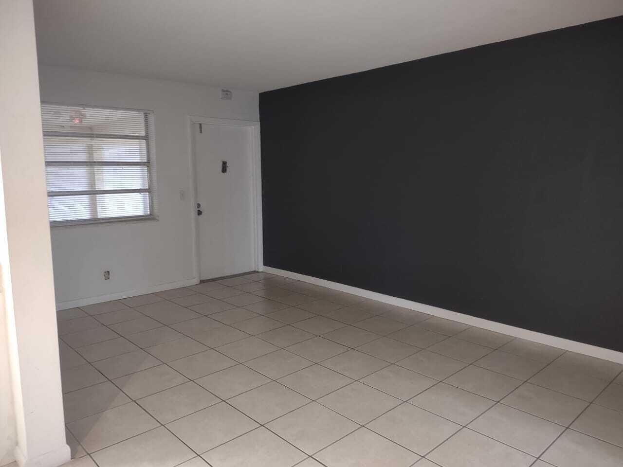 1100 Ne 1st Ct Apt 305 - Photo 6 of 7