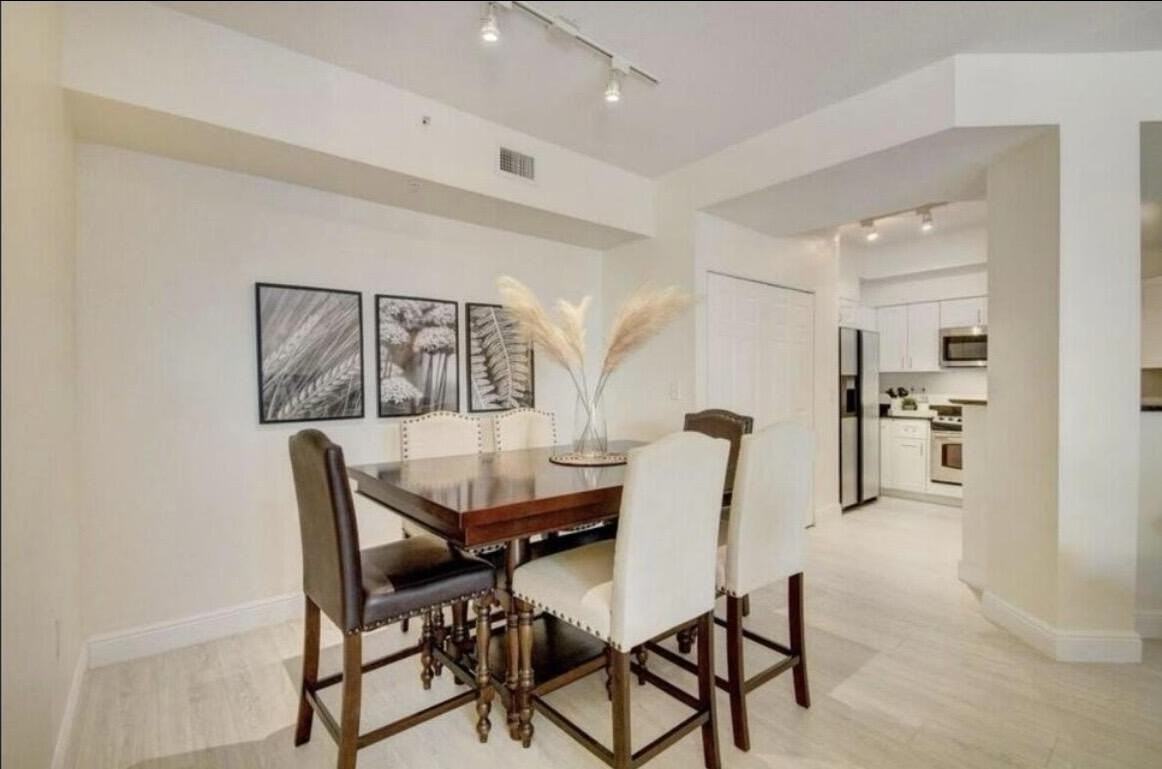 802 W Windward Way Apt 216 - Photo 3 of 34