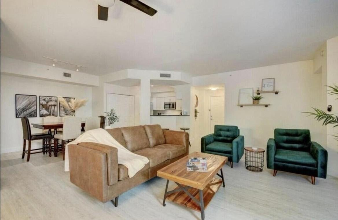 802 W Windward Way Apt 216 - Photo 4 of 34