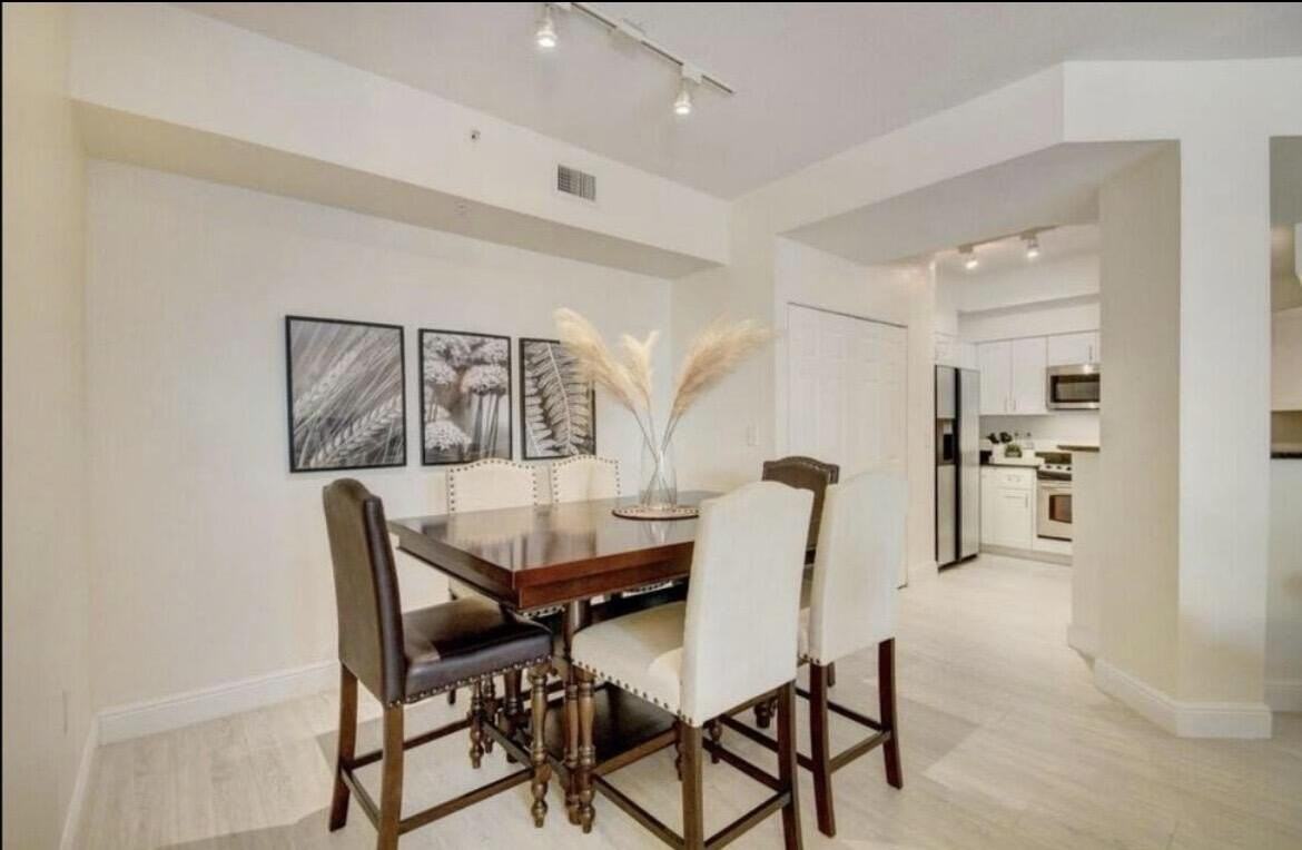 802 W Windward Way Apt 216 - Photo 5 of 34