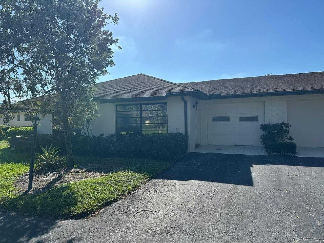 4800 Quailwood Dr Apt A - Photo 2 of 26