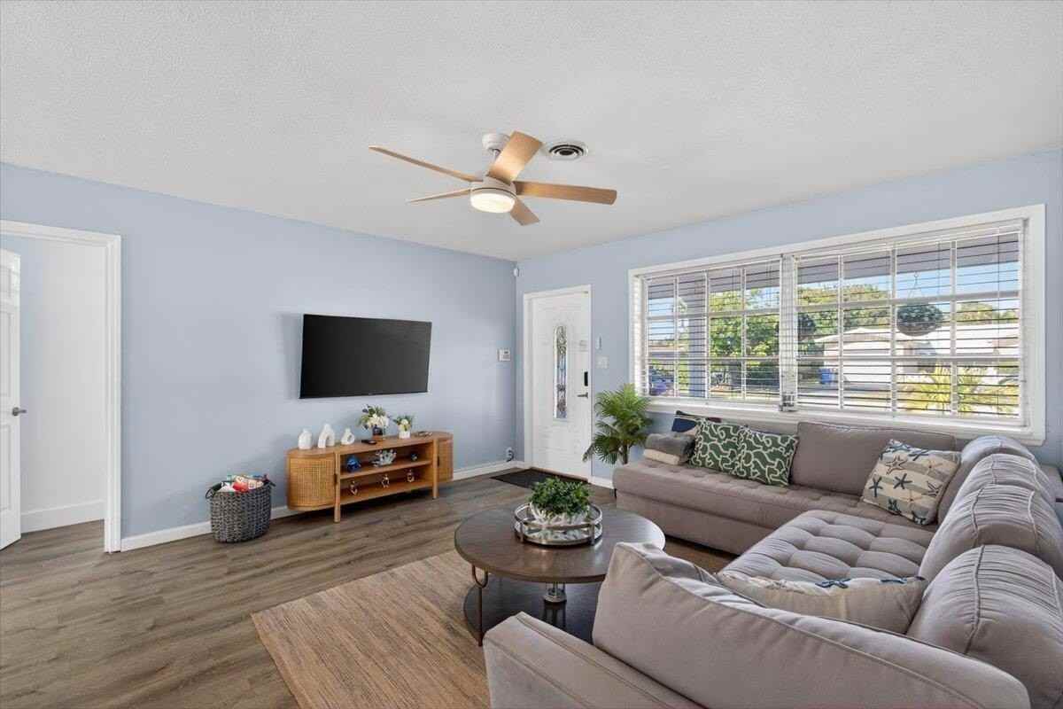 110 Ne 30th St - Photo 6 of 31