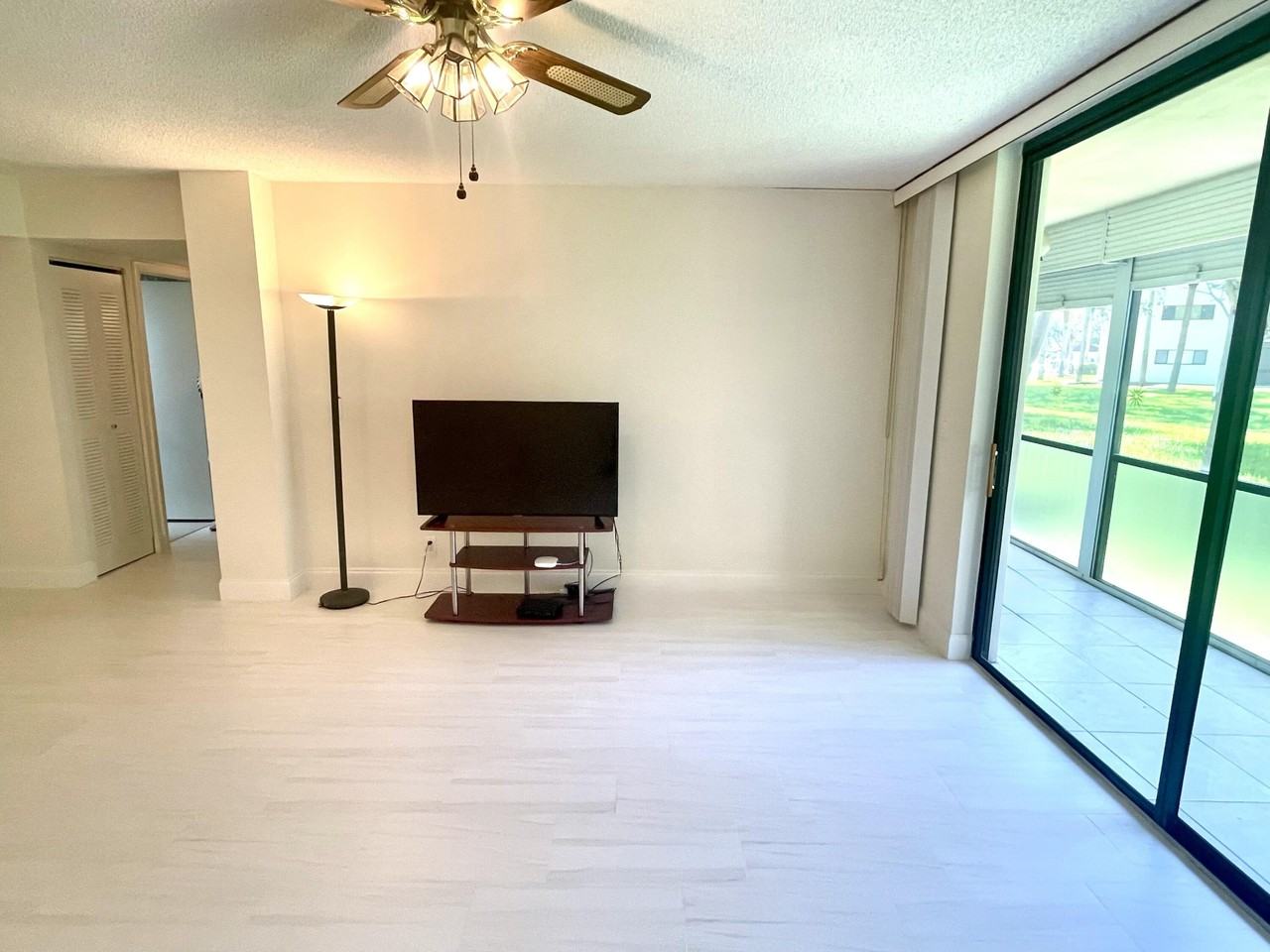 5130 Las Verdes Cir Apt 102 - Photo 4 of 34