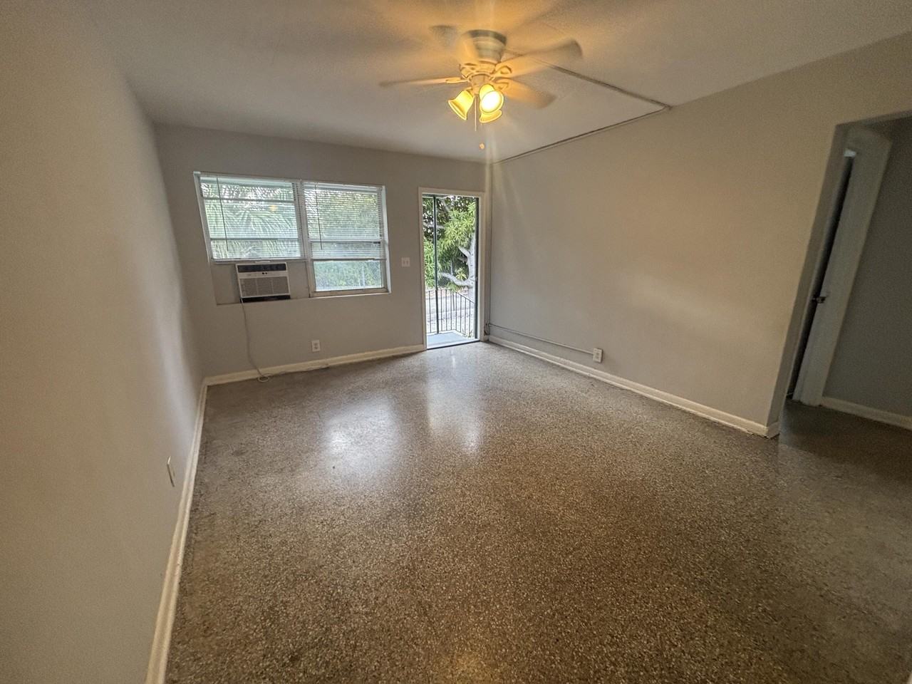 812 10th St Apt A - Photo 3 of 22