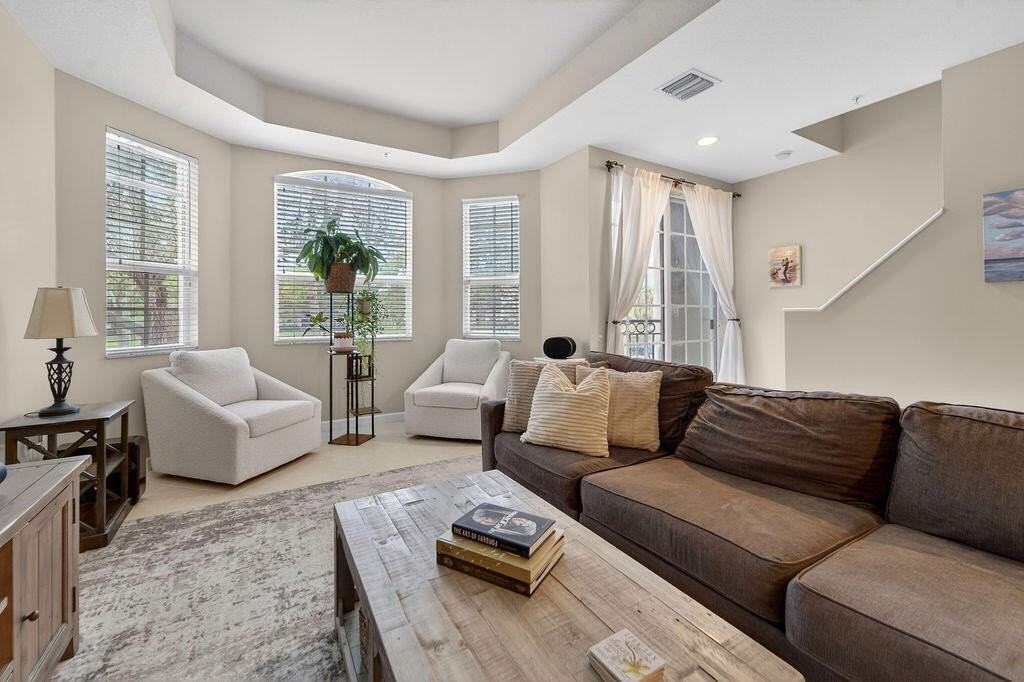 11860 Valencia Gardens Ave - Photo 5 of 38