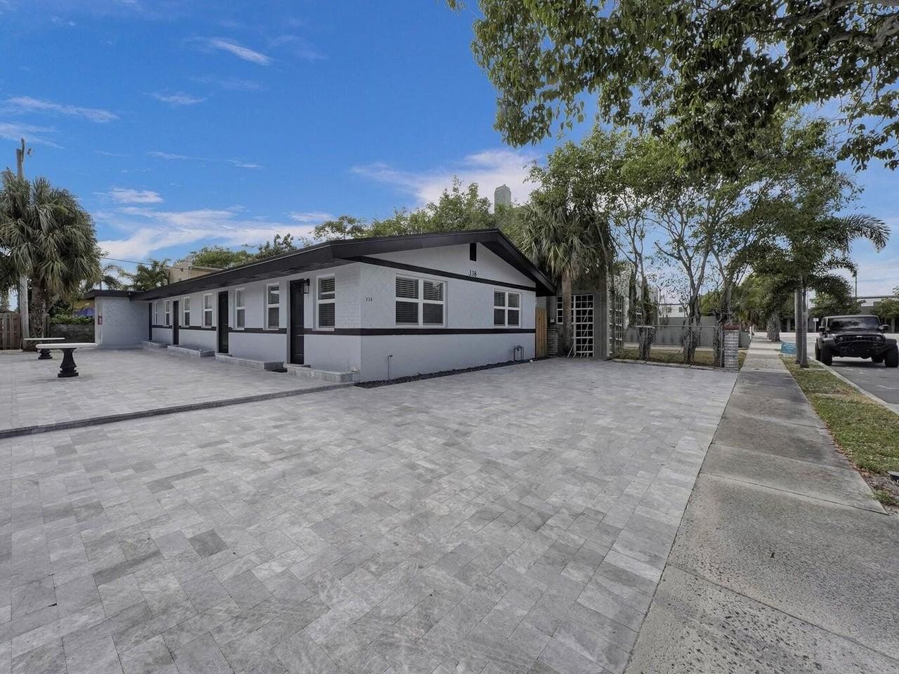 338 Walton Blvd Apt 4 - Photo 2 of 6