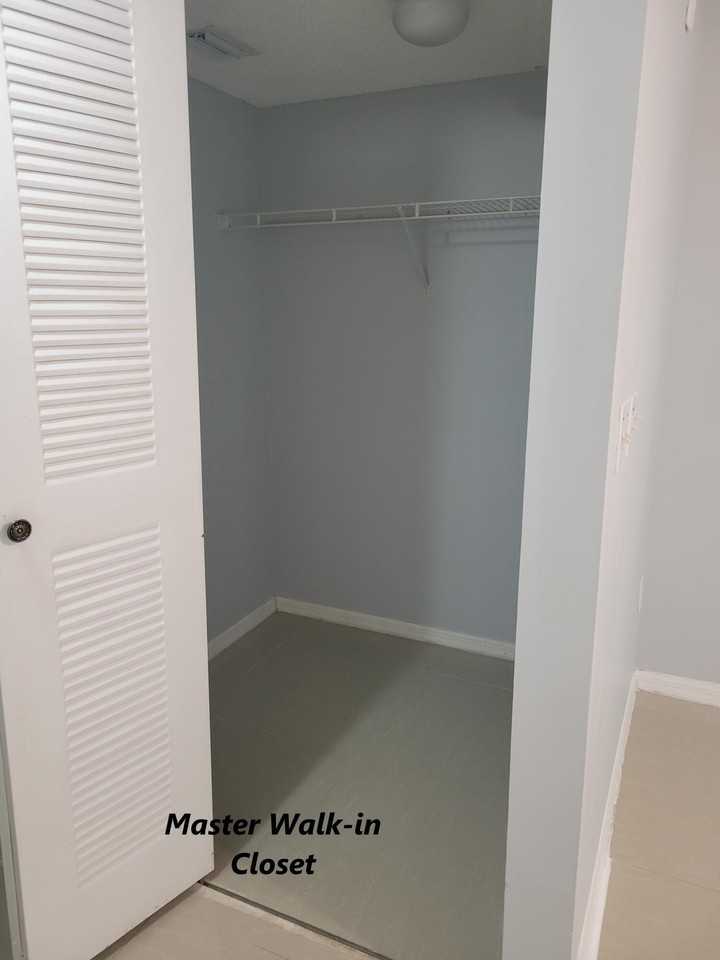 1400 Crestwood Ct S Apt 1402 - Photo 6 of 37