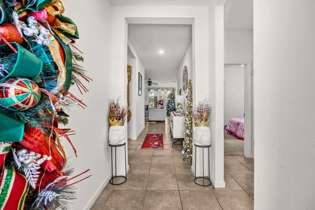 6545 Nw Oaklawn Way - Photo 3 of 32