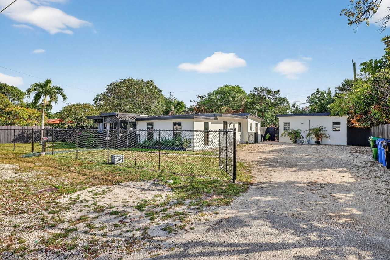 2640 Sw 6th Ct Unit 1 - Photo 4 of 50