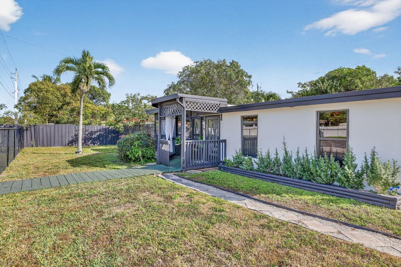 2640 Sw 6th Ct Unit 1 - Photo 5 of 50