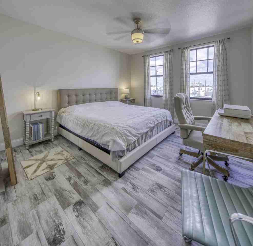 511 Lucerne Ave Apt 408 - Photo 4 of 34