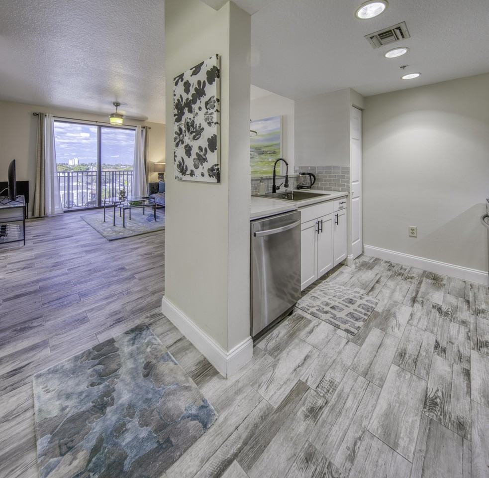 511 Lucerne Ave Apt 408 - Photo 5 of 34