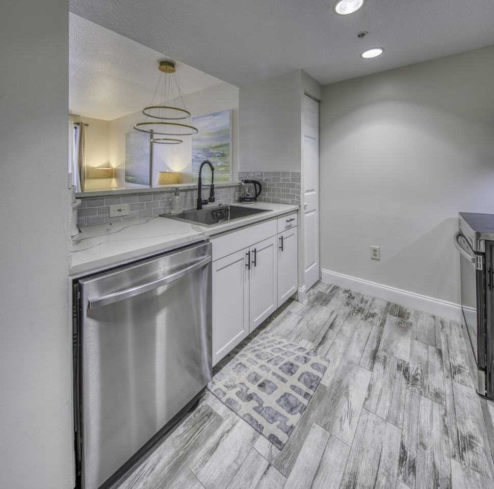 511 Lucerne Ave Apt 408 - Photo 6 of 34