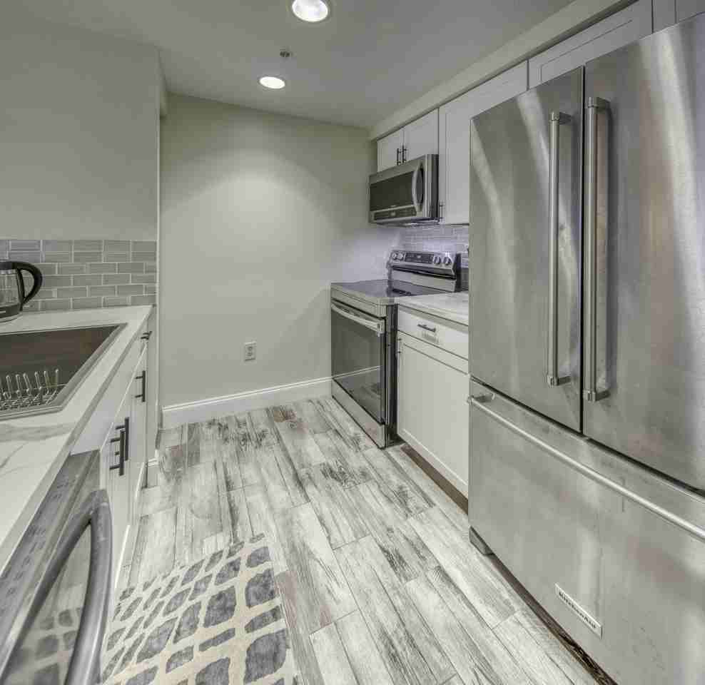 511 Lucerne Ave Apt 408 - Photo 7 of 34