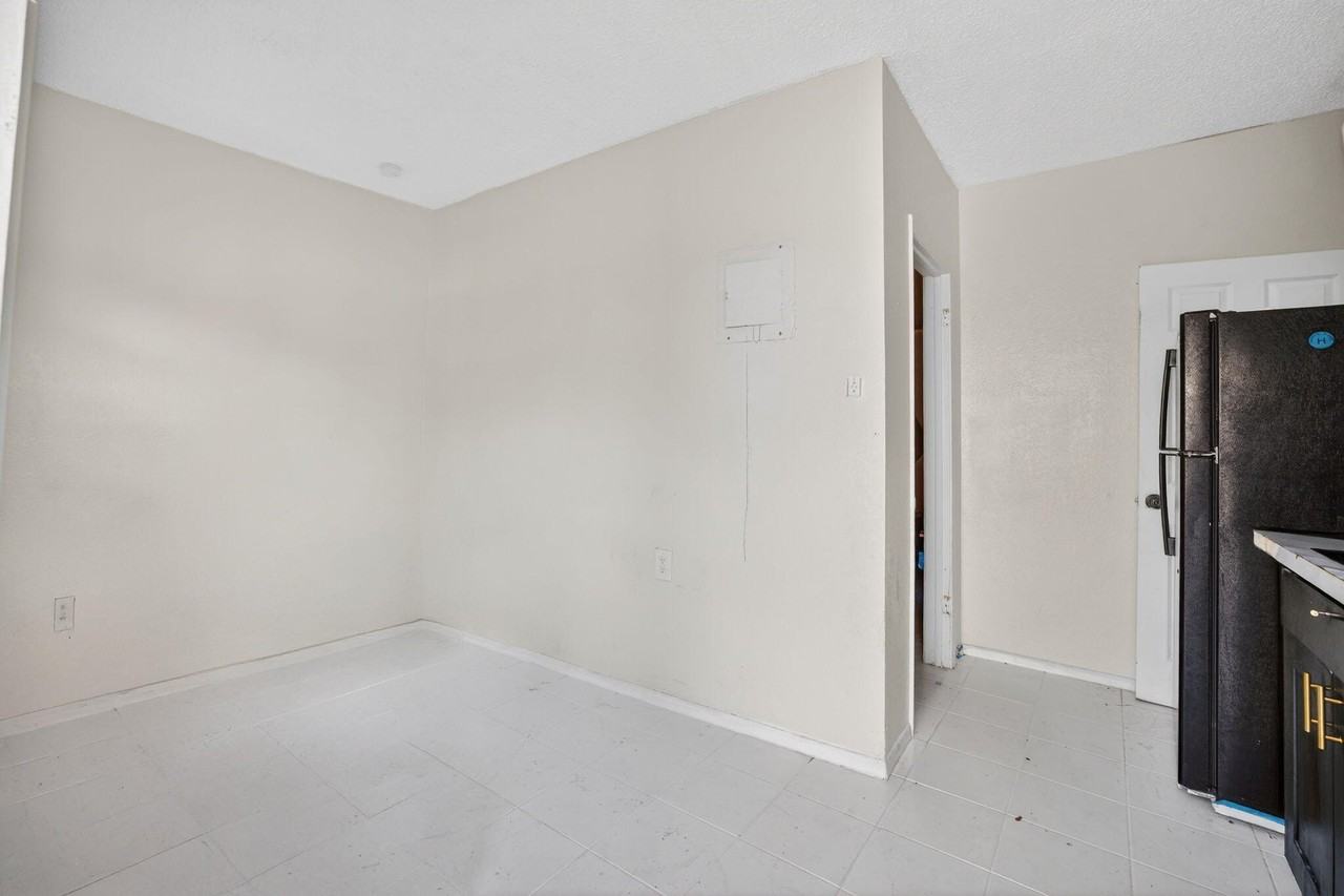 2640 Sw 6th Ct Unit 2 - Photo 3 of 18
