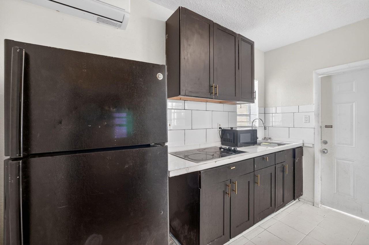 2640 Sw 6th Ct Unit 2 - Photo 7 of 18