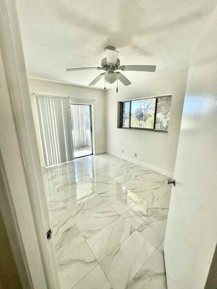 2440 Lake Osborne Dr Apt 201 - Photo 4 of 16