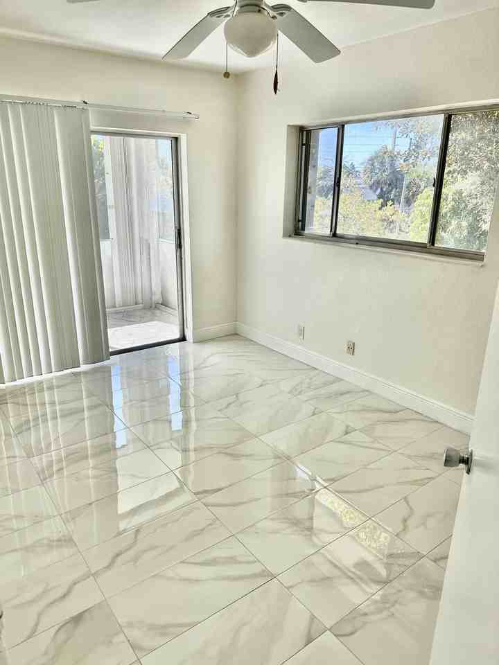 2440 Lake Osborne Dr Apt 201 - Photo 5 of 16