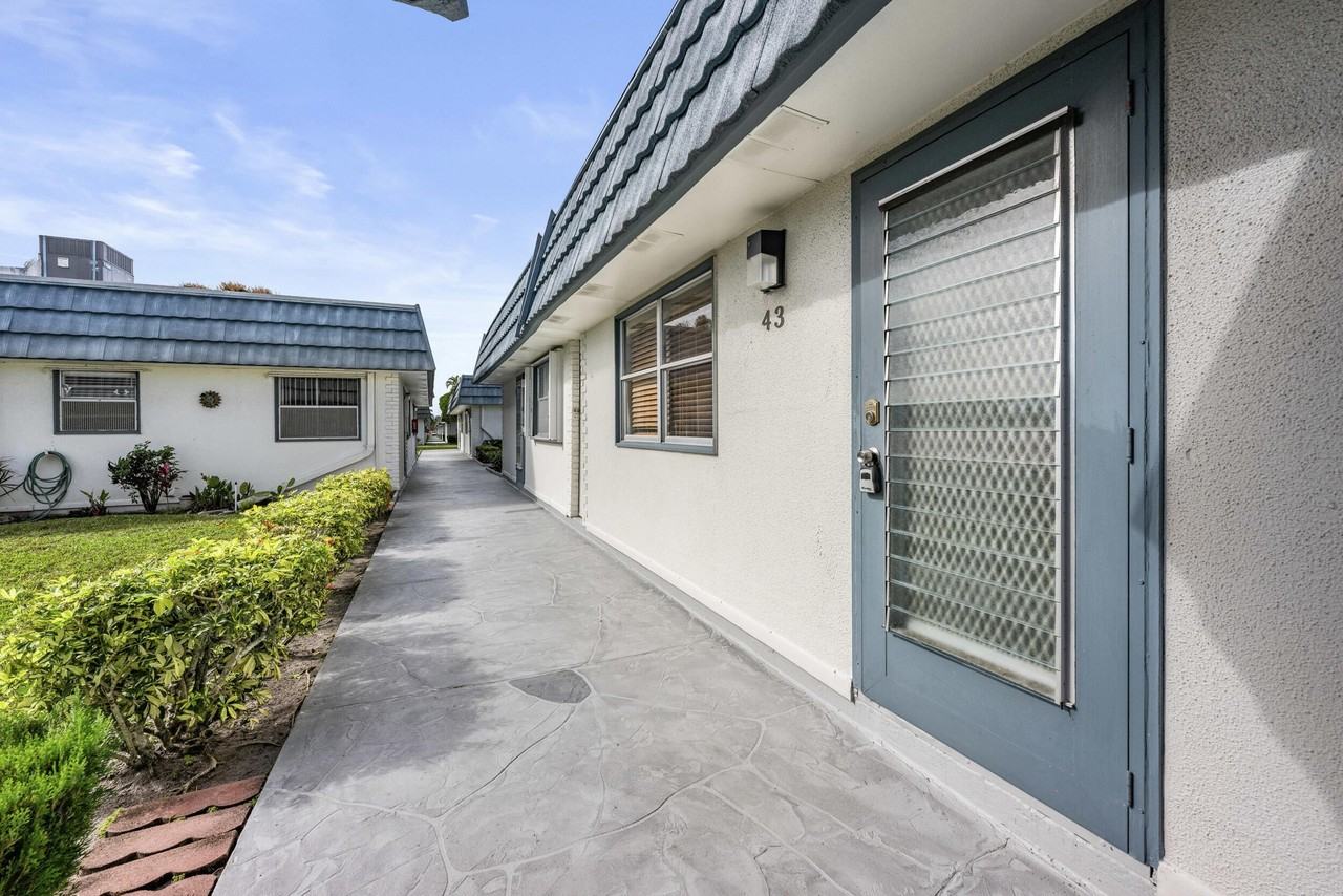 43 Waterford B - Photo 2 of 30