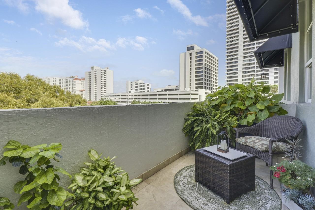 600 S Dixie Hwy Apt 405 - Photo 2 of 17