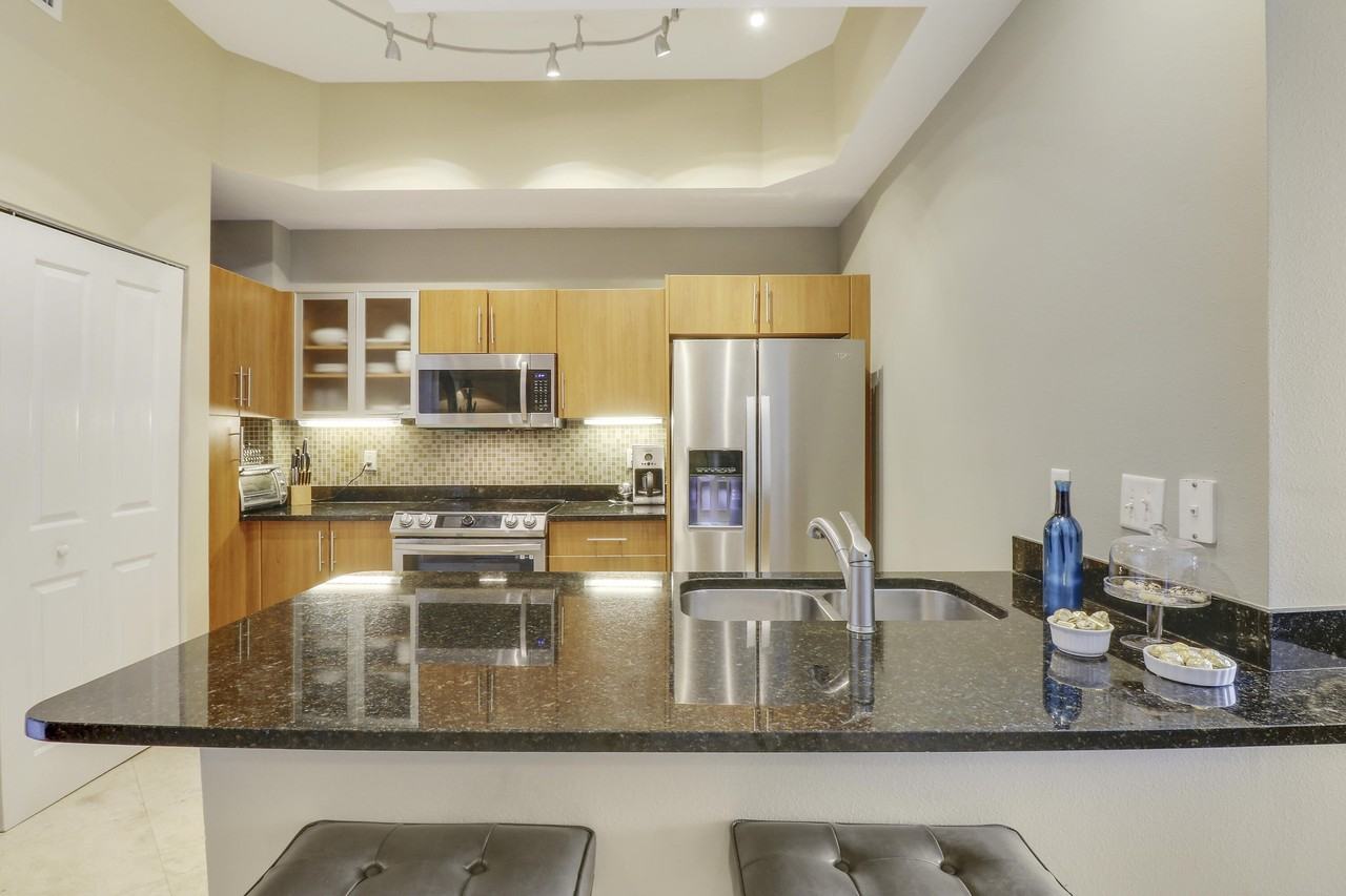 600 S Dixie Hwy Apt 405 - Photo 5 of 17