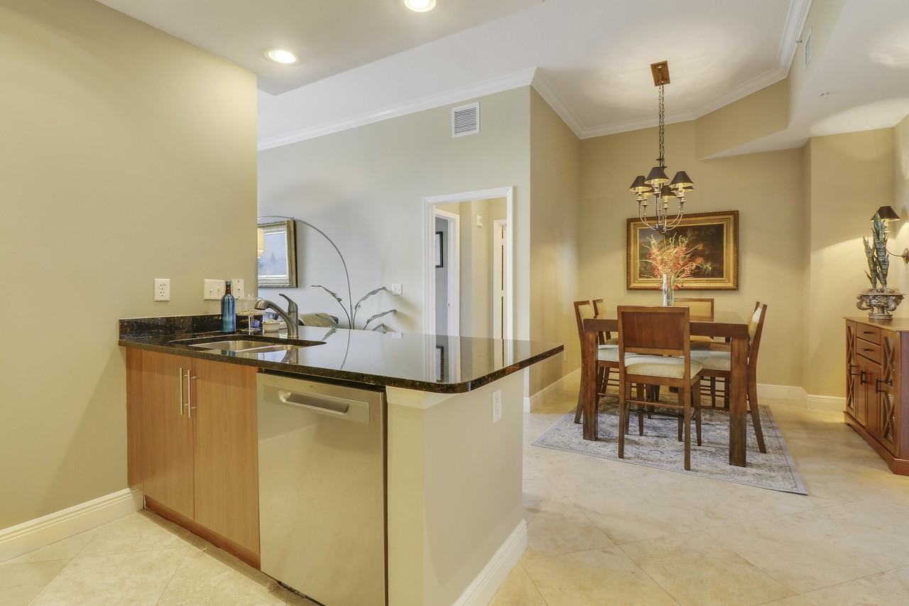 600 S Dixie Hwy Apt 405 - Photo 6 of 17