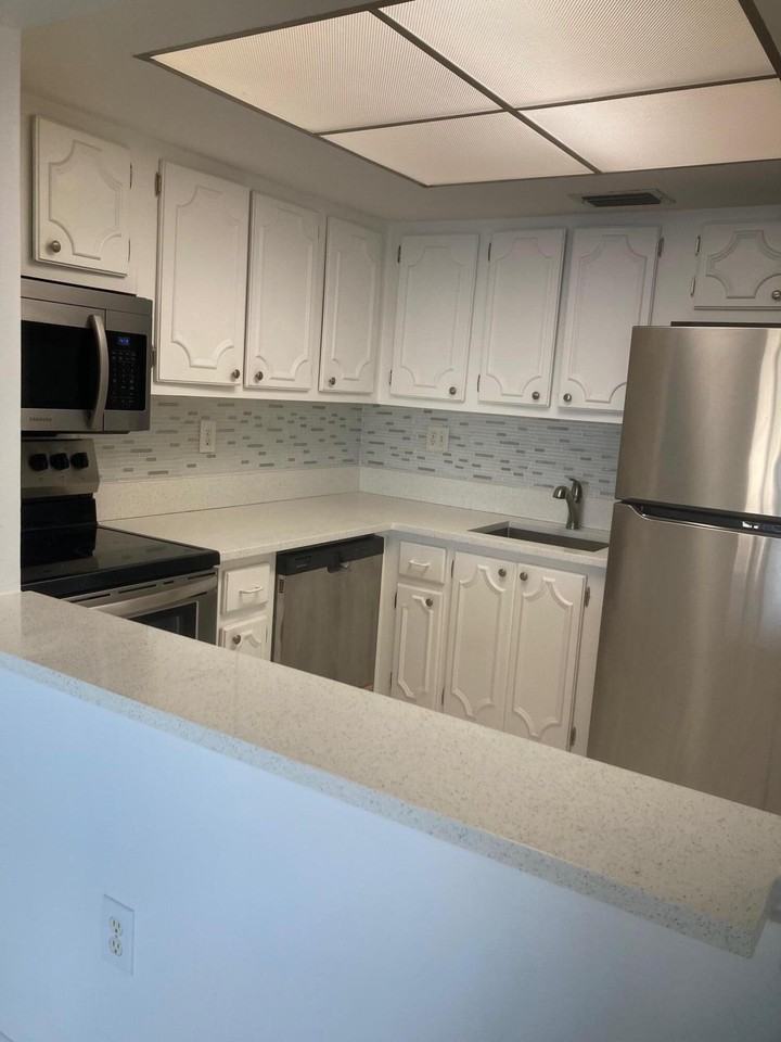 2936 Lake Shore Dr Apt 409 - Photo 4 of 10