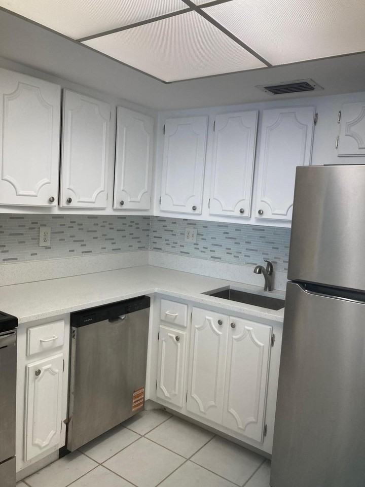 2936 Lake Shore Dr Apt 409 - Photo 5 of 10