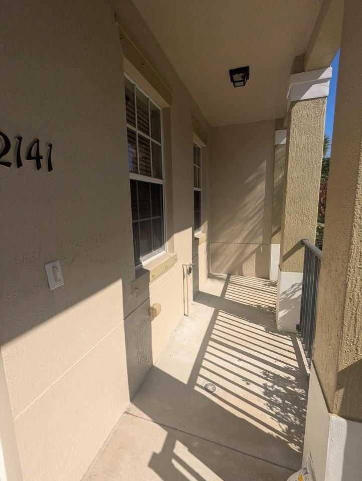 2141 Se Fern Park Dr - Photo 2 of 23