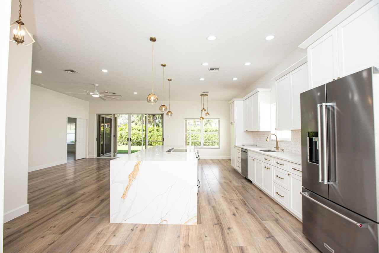 10881 La Salinas Cir - Photo 7 of 50