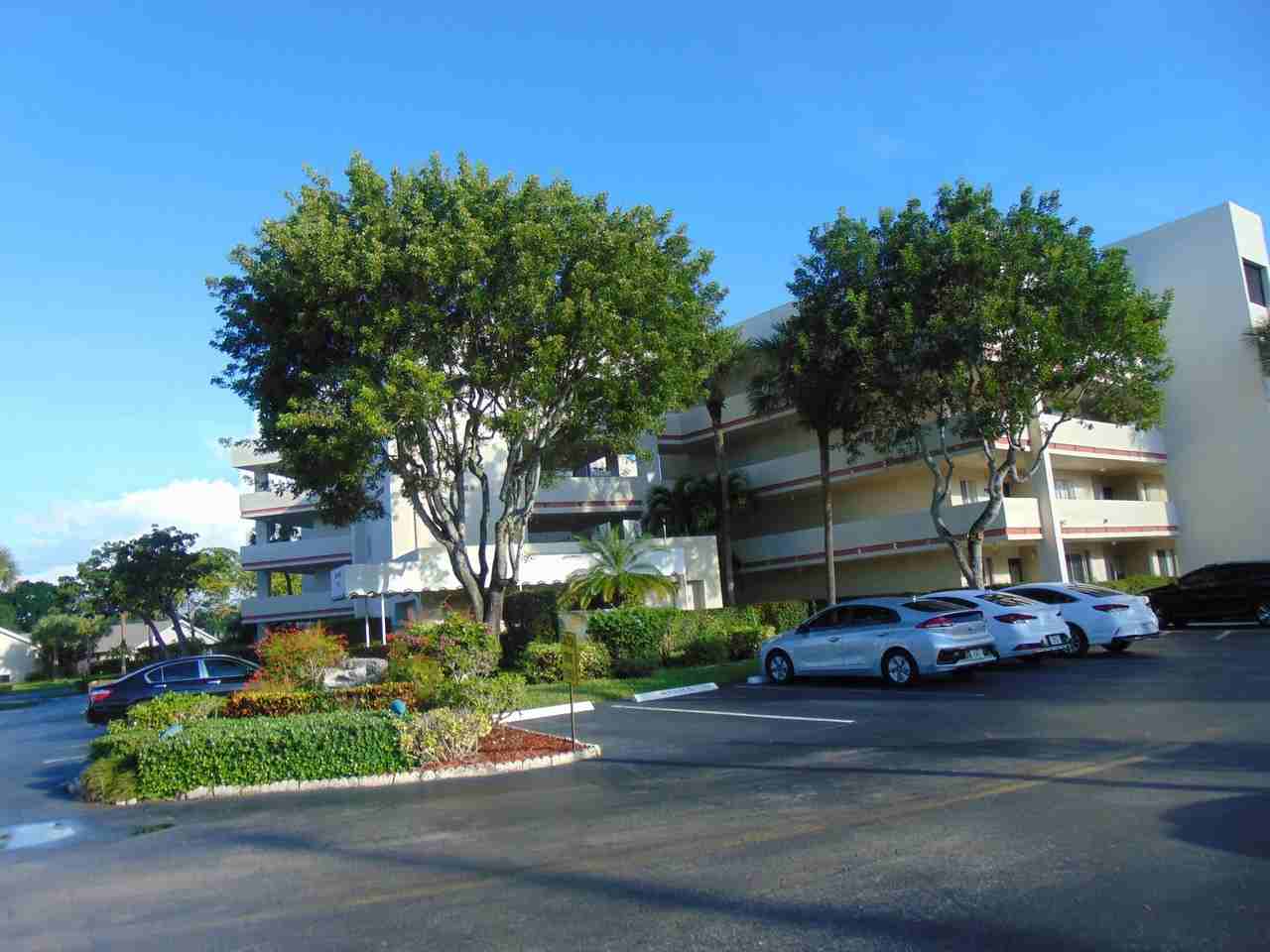 3186 Via Poinciana Apt 310 - Photo 5 of 16