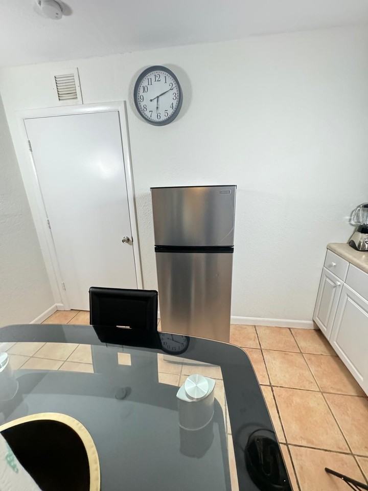 1430 Stacy St N Apt 4 - Photo 5 of 15