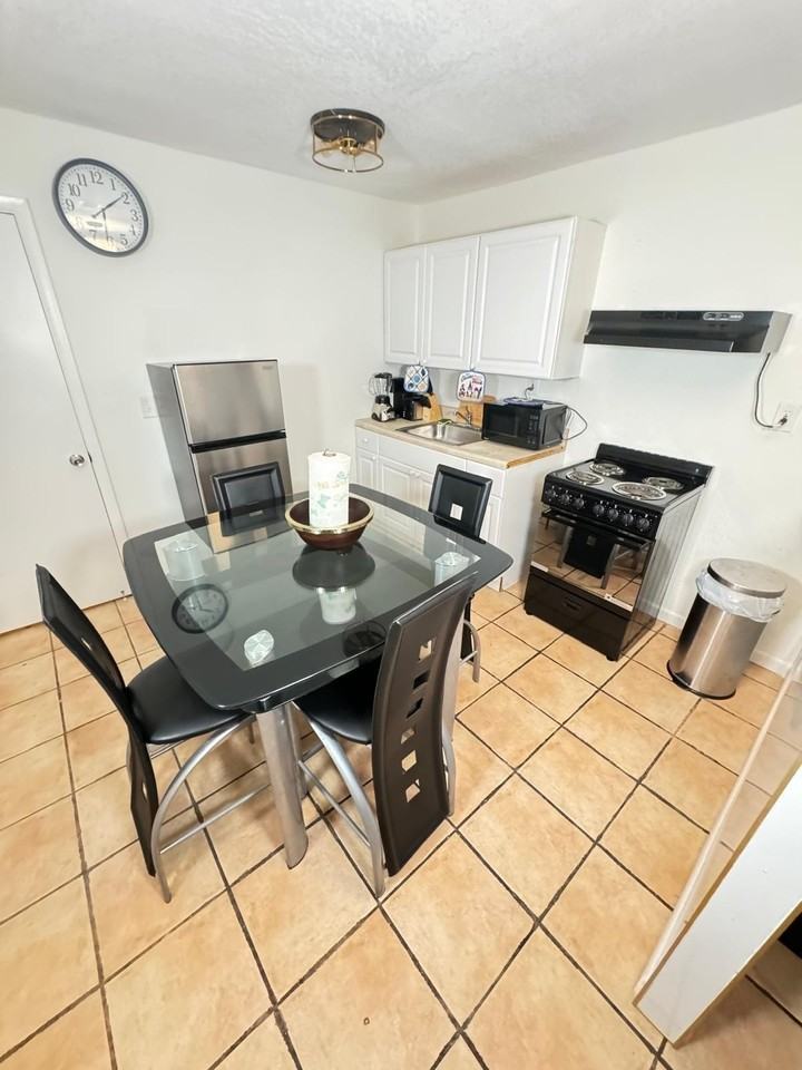 1430 Stacy St N Apt 4 - Photo 7 of 15